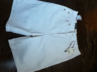 WOMEN LEVIS BERMUDA SHORTS SIZE 28