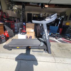 C590 Pro NordicTrack Treadmill