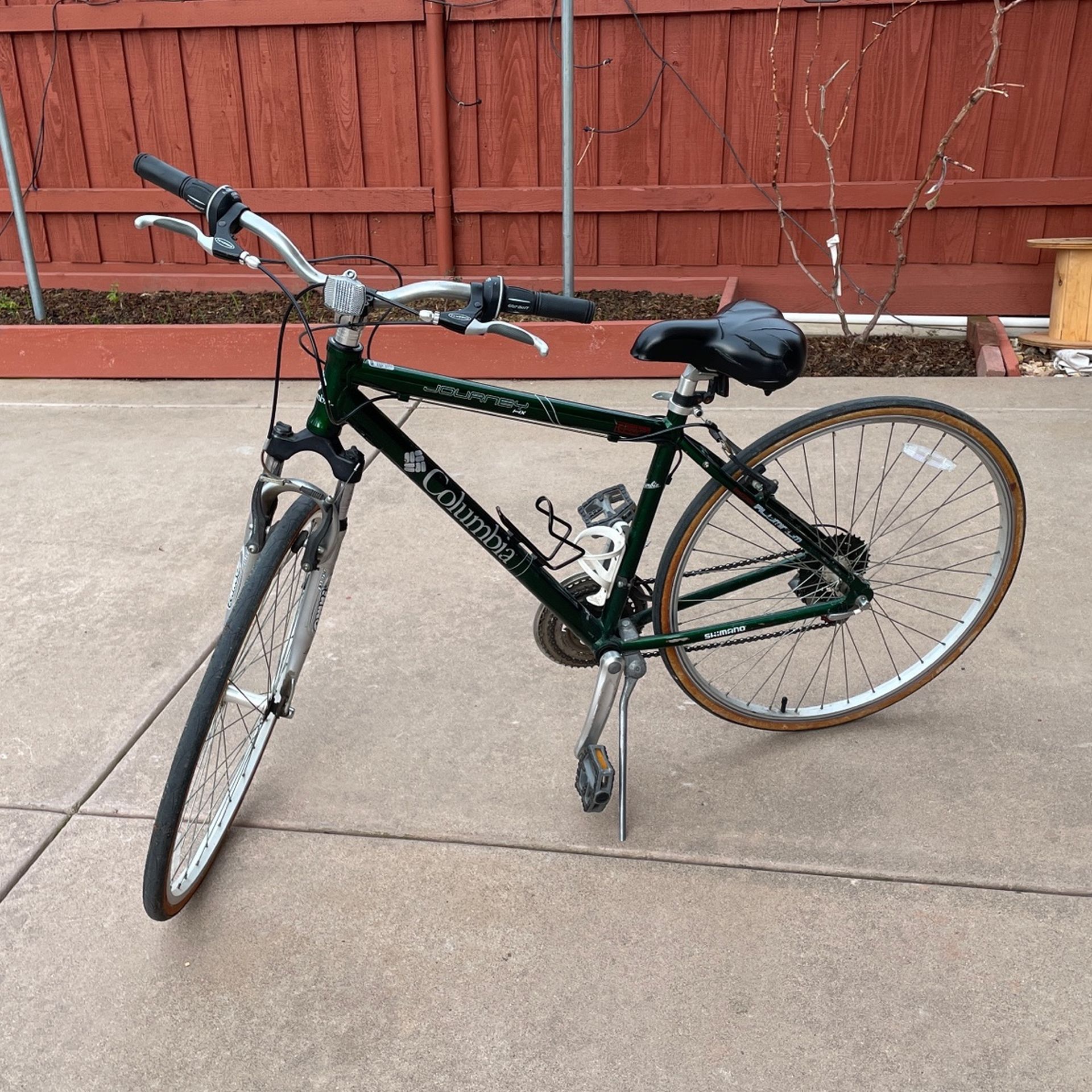 Columbia hybrid fashion bike