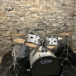 6 Piece Drum Set (fully assembled)