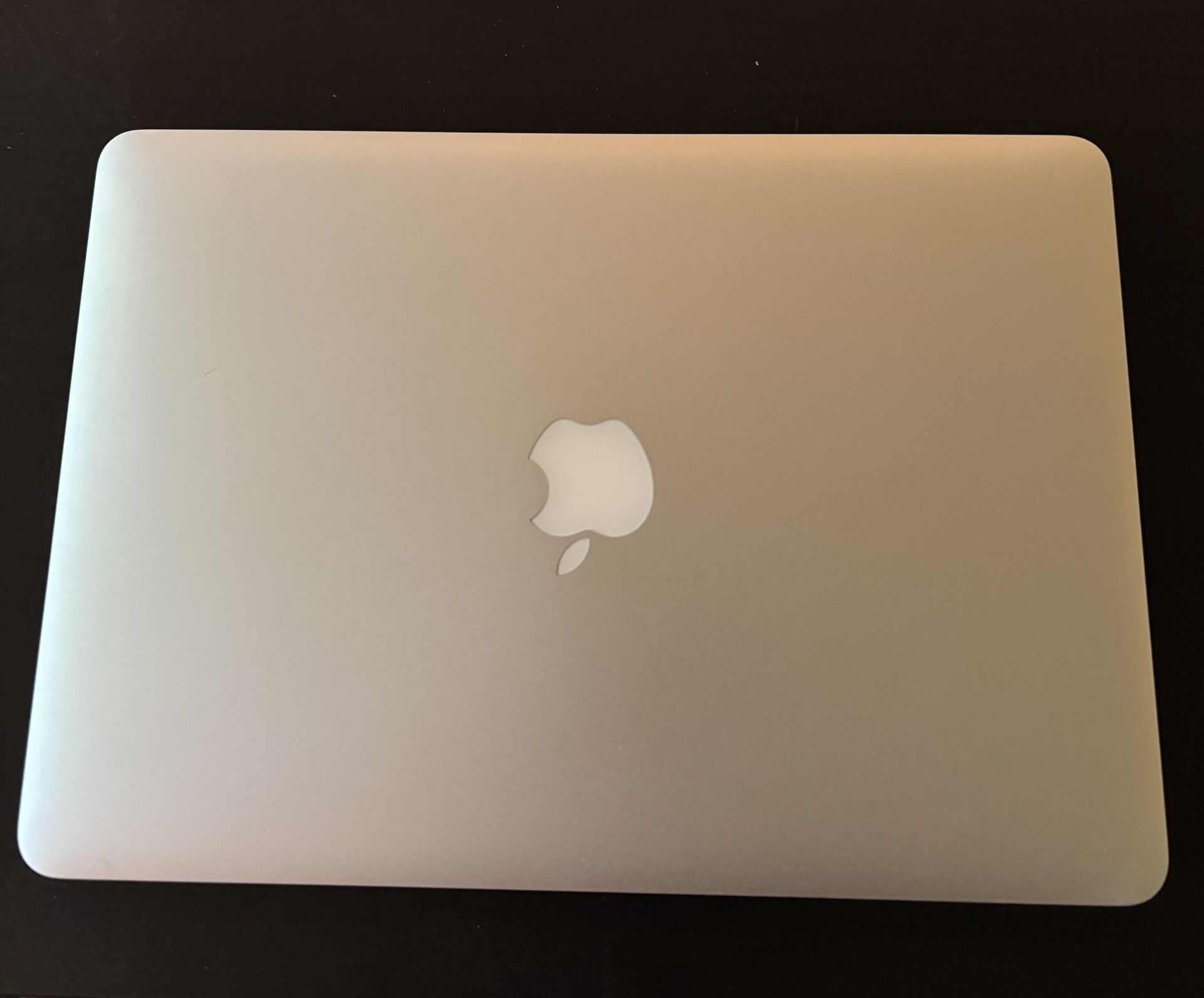 2017 MacBook Air (13-inch, 8gb)