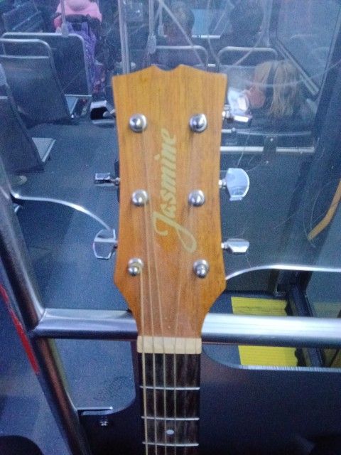 Jasmine S35 Acoustic Guitar Like New