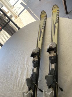 Snow Skiis