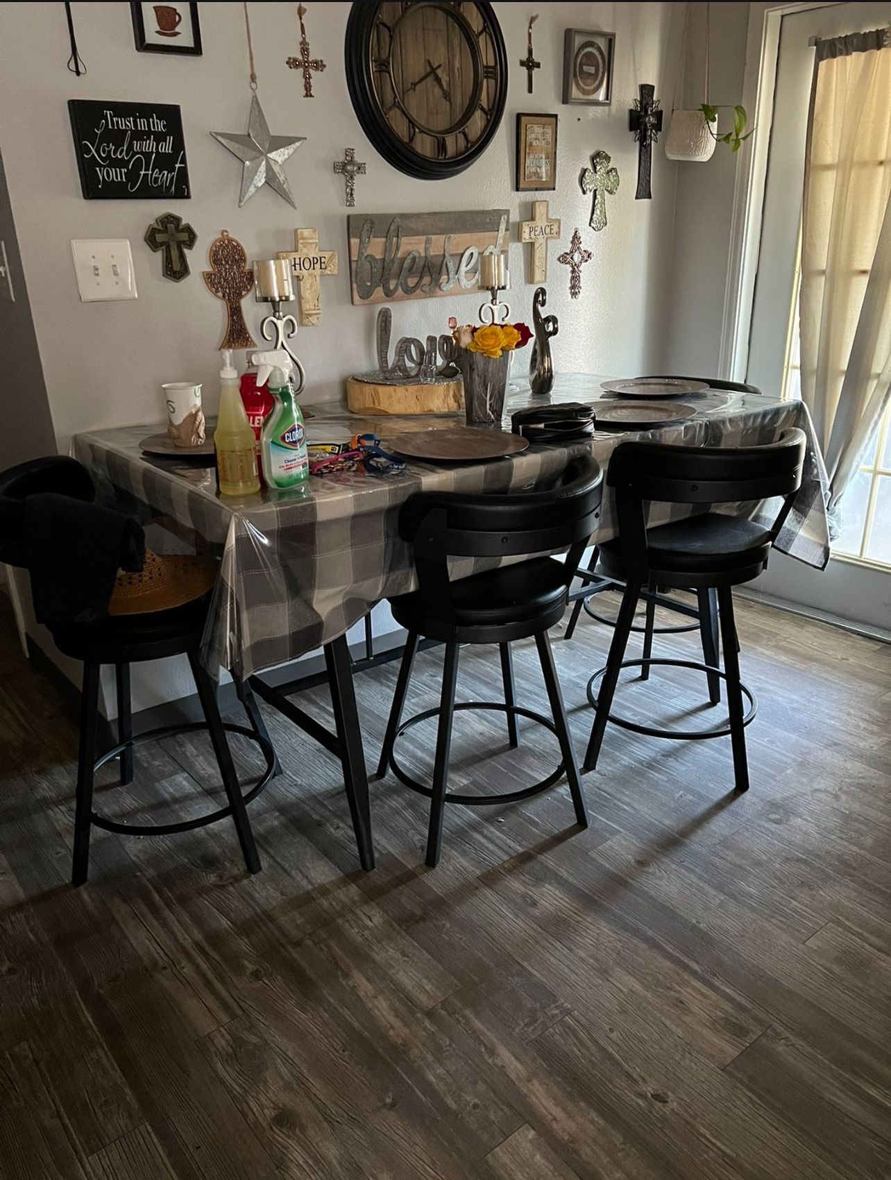 Dining Table  In Donna, Tx 