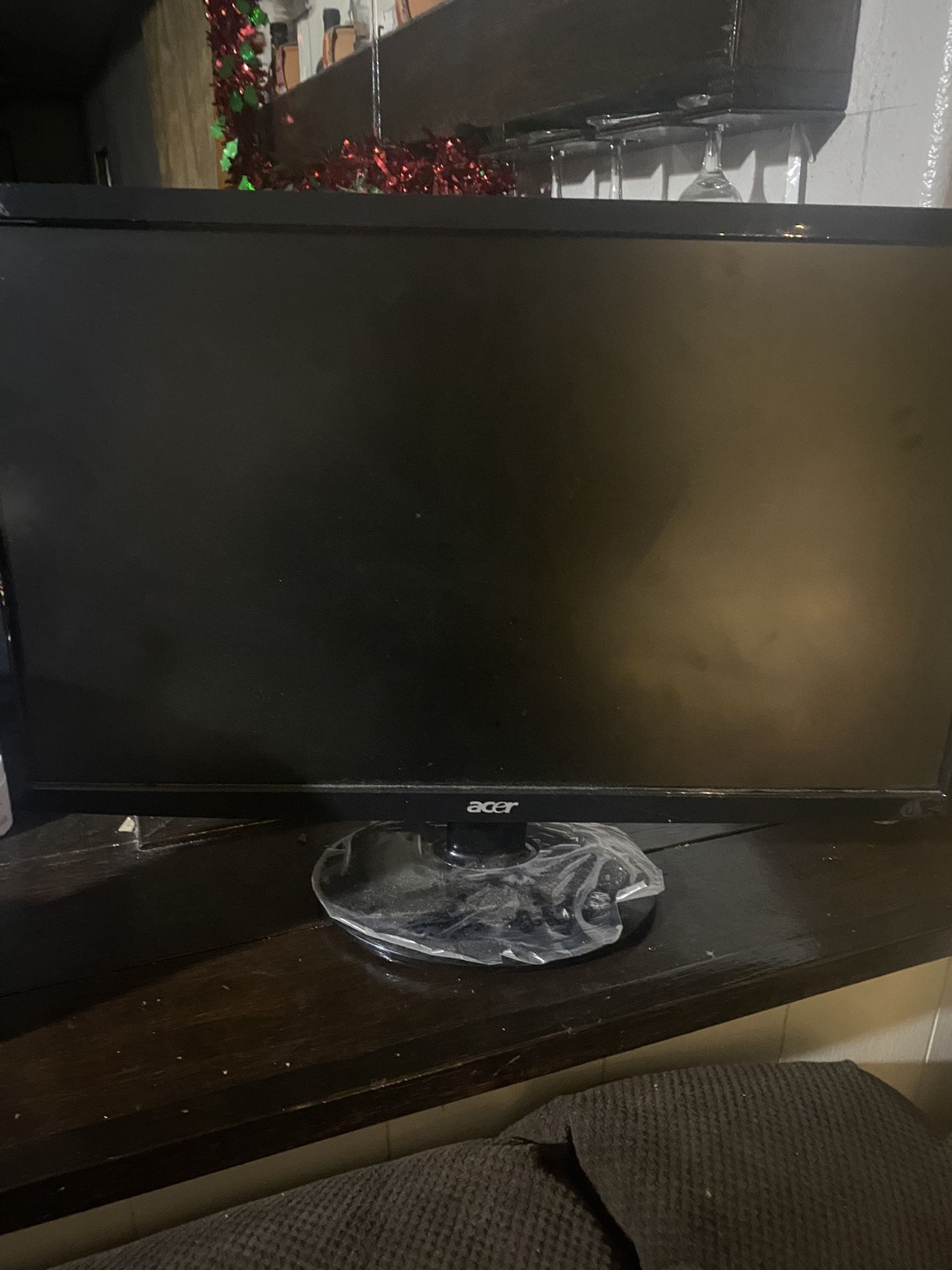 Acer S231HL Bbd 23″ 1920×1080, LED-backlit, VGA + DVI (no HDMI), glossy bezel, ultra-thin. Used-market 