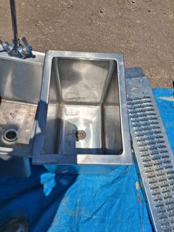 Stain.\nLess steel sinks