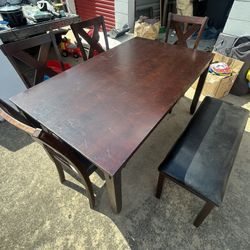Table With 4 Chairs And Stool 