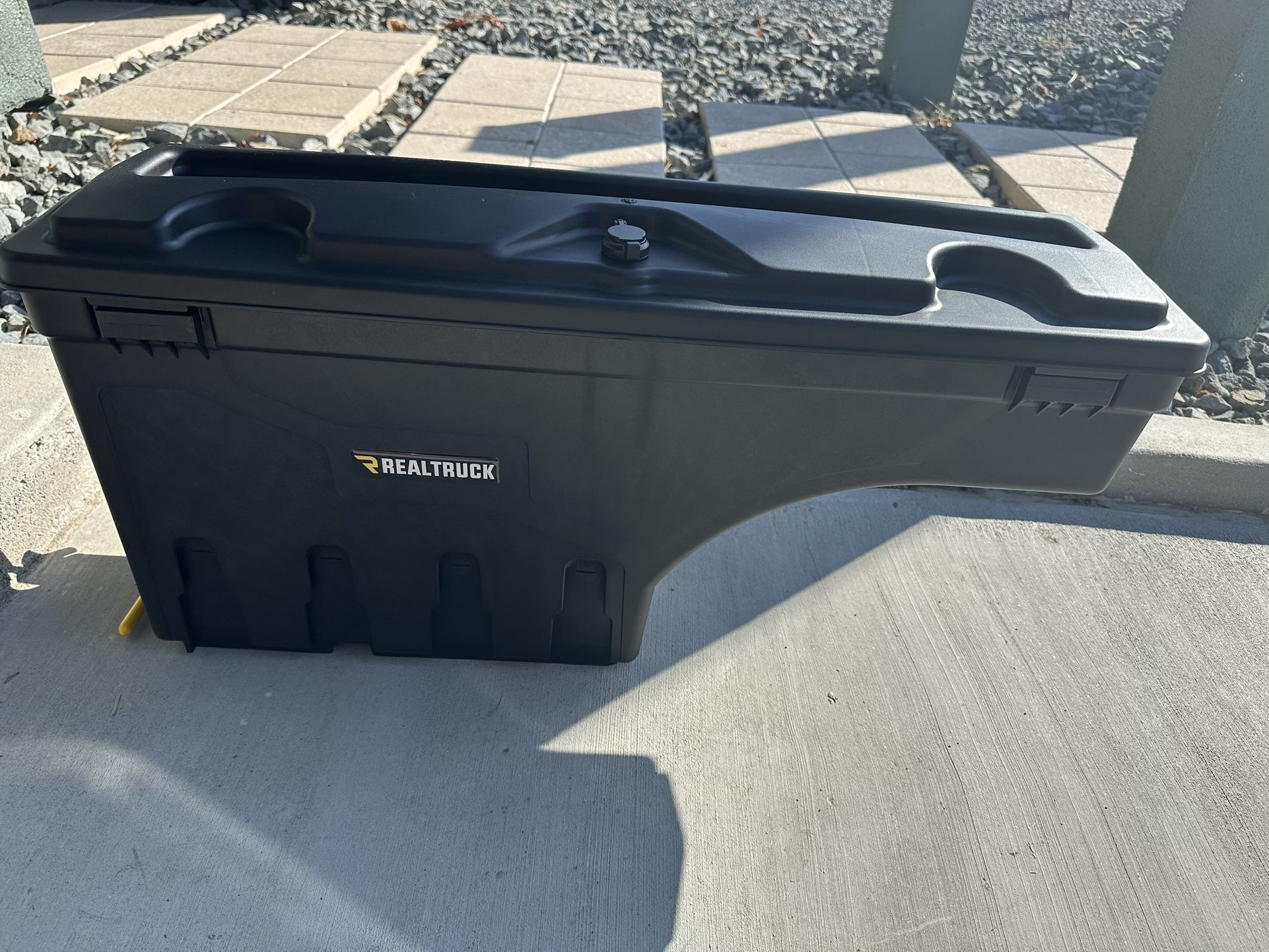 RealTruck UnderCover swing case