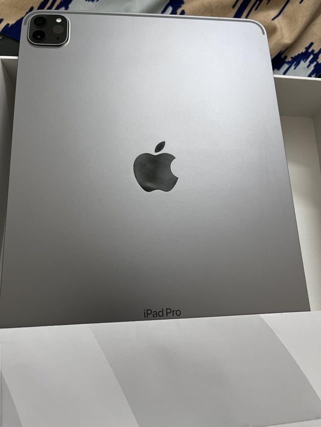 iPad Pro 11” (4th Gen) – 1TB – WiFi + 5G – Unlocked