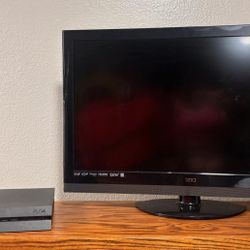 PlayStation 4 / 32in Vizio TV BUNDLE.