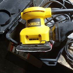 Dewalt Dw411 Palm Grip Sander$25