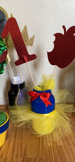Snow White bday decorations