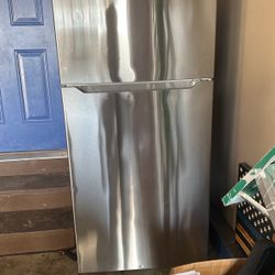 Insignia 18 Cu. Ft. Fridge With Top Freezer