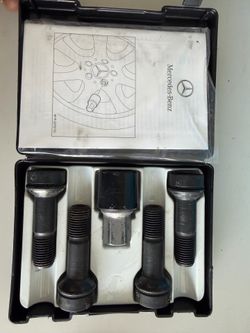 Mercedes Benz wheel lock C300-E350