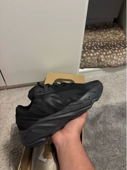 Yeezy 700 Mnvn