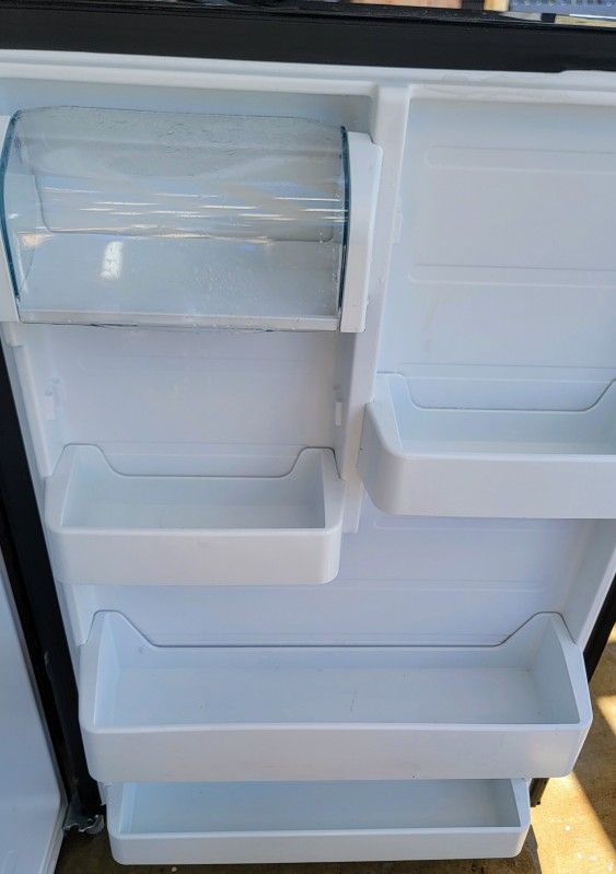 Insignia Refrigerator Black 18 Cu.