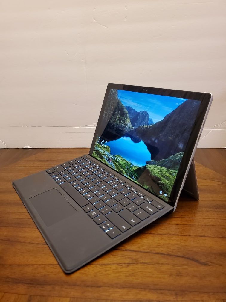 Microsoft Surface Pro 4, Core i5 4GB Ram 128GB SSD 6th Generation