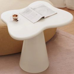 Guyii Cream White Butterfly-Shaped Side Table – Modern End Table with Wide Base, Round Corners, and Easy Assembly for Living Room & Bedroom