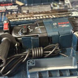 BOSCH BULLDOG HAMMER LIKE NEW.