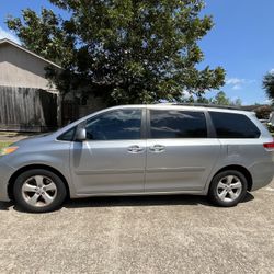 2011 Toyota Sienna $13000