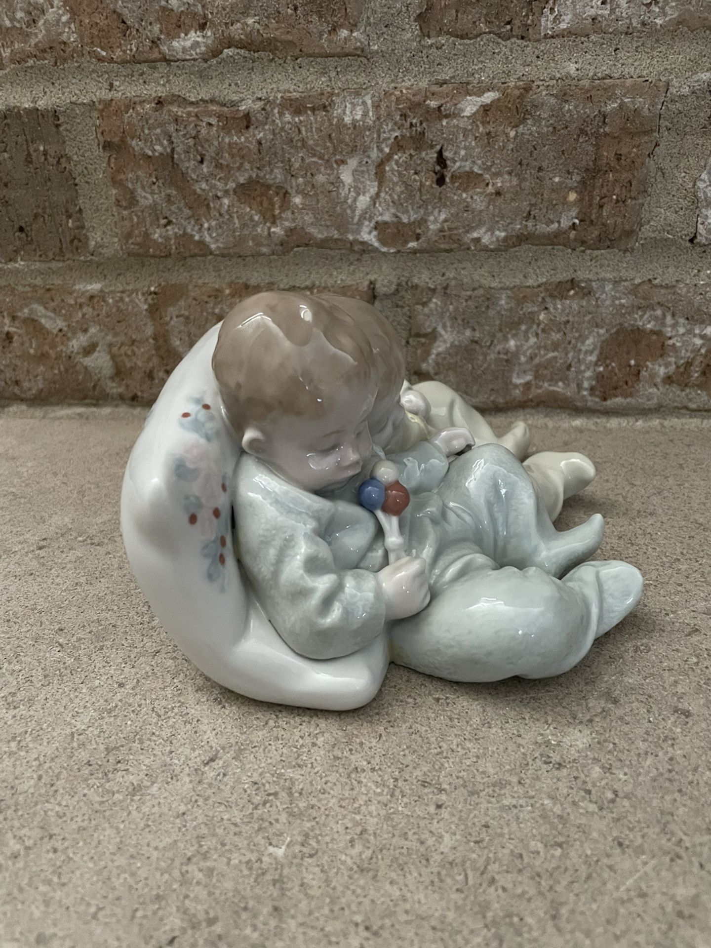 Lladro “Little Dreamers” Figurine 5772 for Sale in Aurora, IL