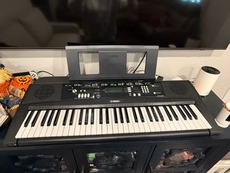 Yamaha EZ-220 Electronic Keyboard