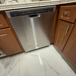 Whirlpool Dishwasher