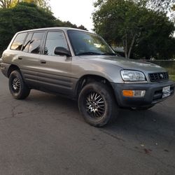 Toyota Rav4 Suv Awd super clean