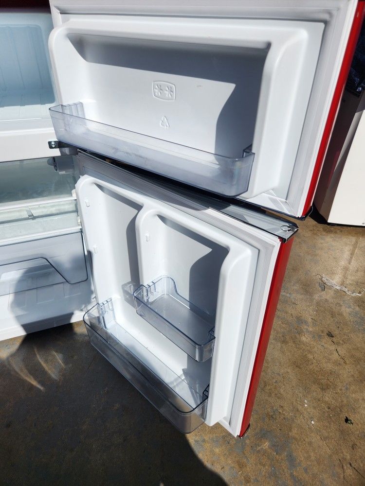 GALANZ RETRO MINI FRIDGE. for Sale in San Diego, CA OfferUp