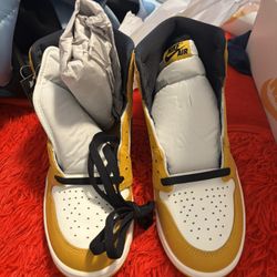 White And Gold Nikes Size 9.5