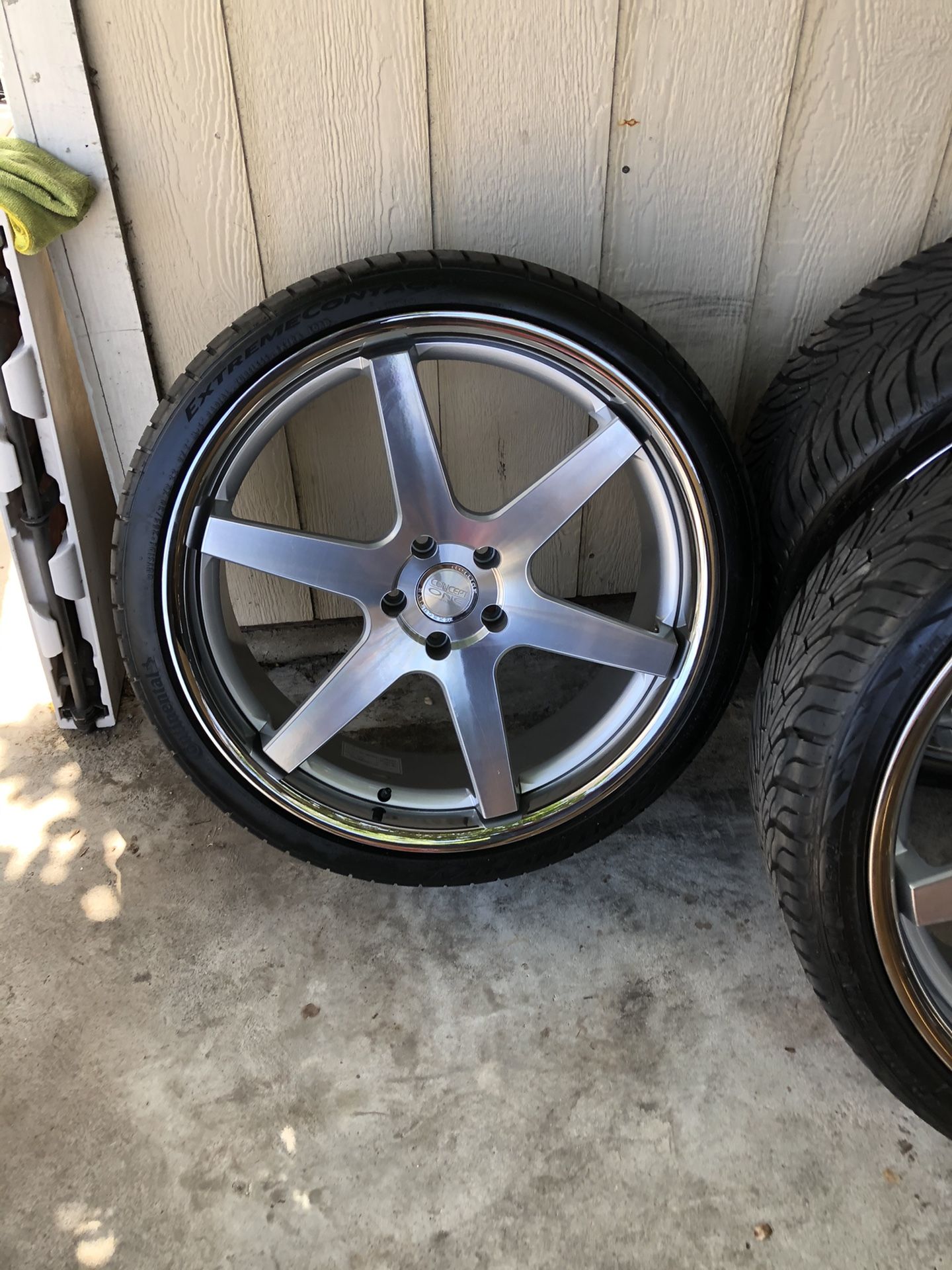 22 inch rims with tires