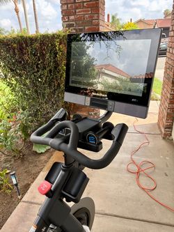 NordicTrack S22i Commercial Studio Bike – Newer Model – 22” Touchscreen