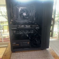 GAMING PC (GPU NOT FRIED BUT NEEDS WORK) COMES WITH KEYBOARD AND MOUSE **