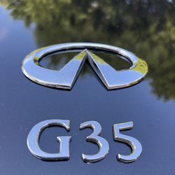 Infiniti G35 Emblem