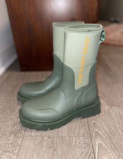 One time worn only!! Size 38 . fits 7 1/2 and 8