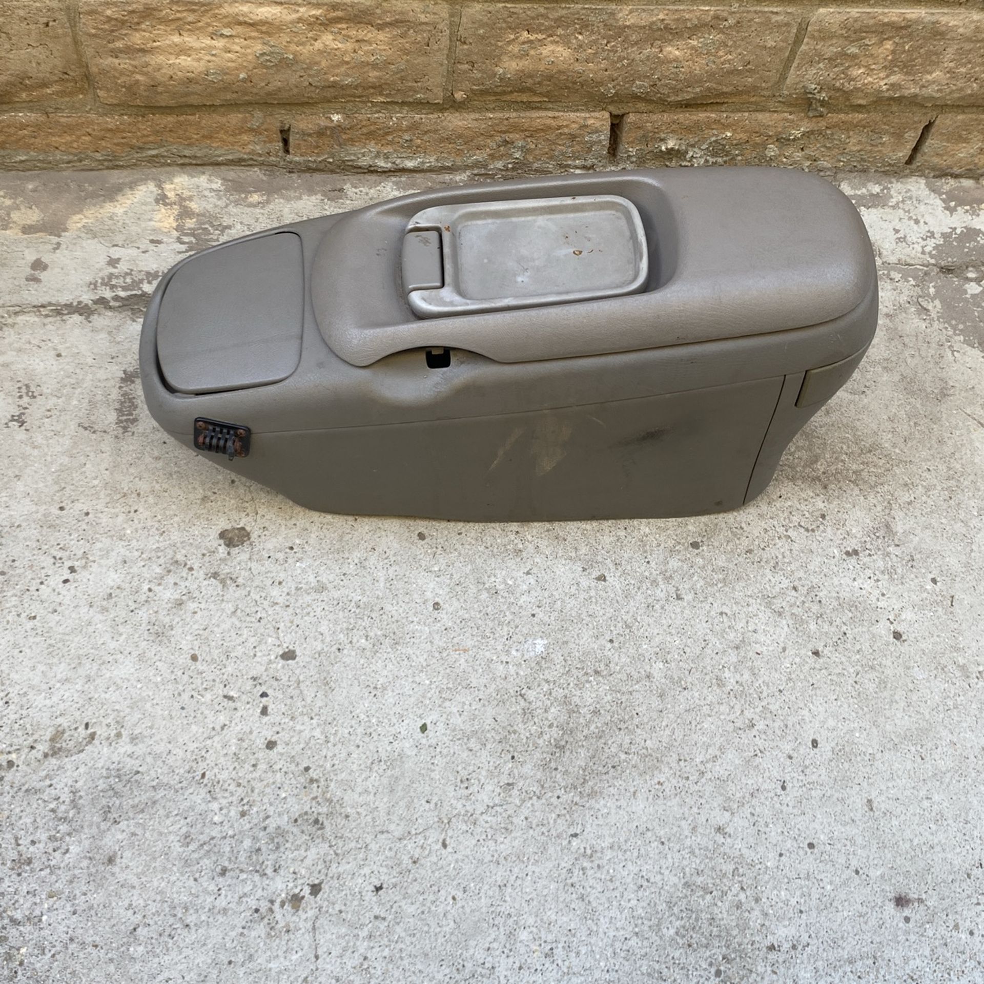Chevy Tahoe 99 Center Console Tan