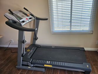 Treadmill - Gold's Gym Crosstrainer 600