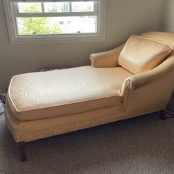 Peach Chaise Lounge Chair Comfy Small Couch Recliner Armchair Vintage