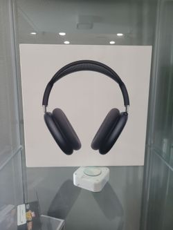 Apple AirPods Max 2 Midnight. Brand new