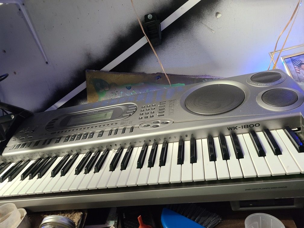 Casio WK-1800 Full Size 76 Key Electronic Piano