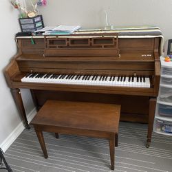 Old Piano, 88 Keys 