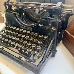 Underwood Vintage Typewriter 
