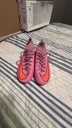 Soccer cleats
