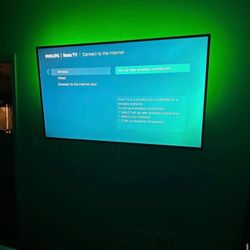 TV WALL MOUNT ON THE WALL