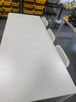 White Extendable Table