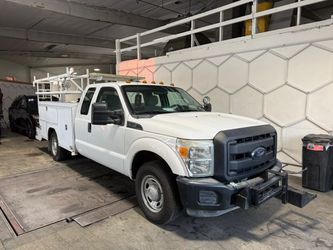 2012 Ford F350 Super Duty Super Cab & Chassis