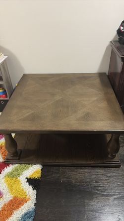 Table + 2 side tables