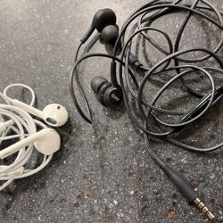 Brand New Wired Apple Earphones With Mic And AKG headphones With MIC