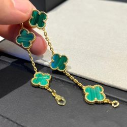 Van Cleef  :  Vintage Alhambra pendant 18K white gold / Vintage Alhambra bracelet, 5 motifs 18K white gold, Mother-of-pearl
