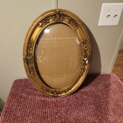 Ornate antique oval frame With Bubble Glass 